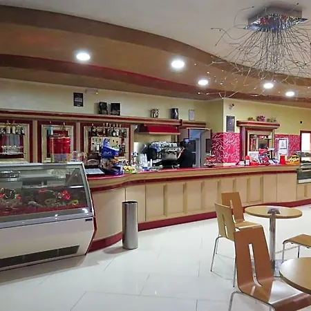 La Maison לינה וארוחת בוקר 3*